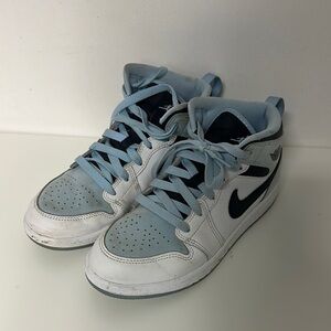 Nike White and Blue Low-Top Sneakers